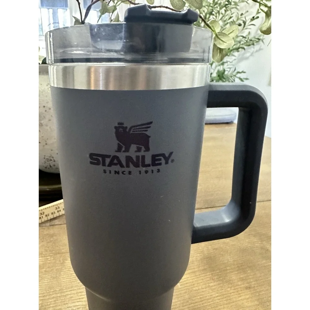 Stanley Adventure‎ Quencher Original 40 oz blue Tumbler With Cap - No Straw - Picture 3 of 8